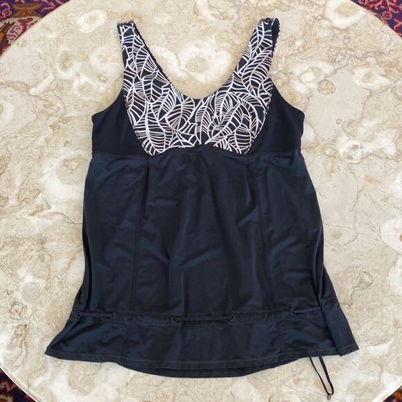 Lululemon Elevate Tank Top Black & White - Picture 9 of 13